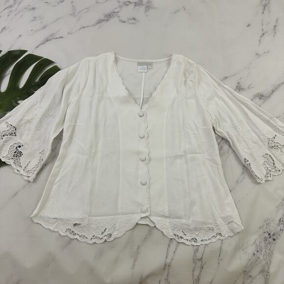 Soft Surroundings Lace Trim Top Size M White Floral Embroidered Scallop Buttons - Picture 1 of 11